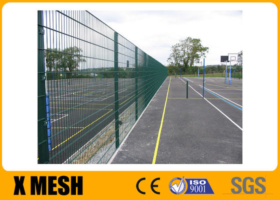 estándar Mesh Fence Square Hole Galvanized soldado con autógena alambre doble de 630×2500m m